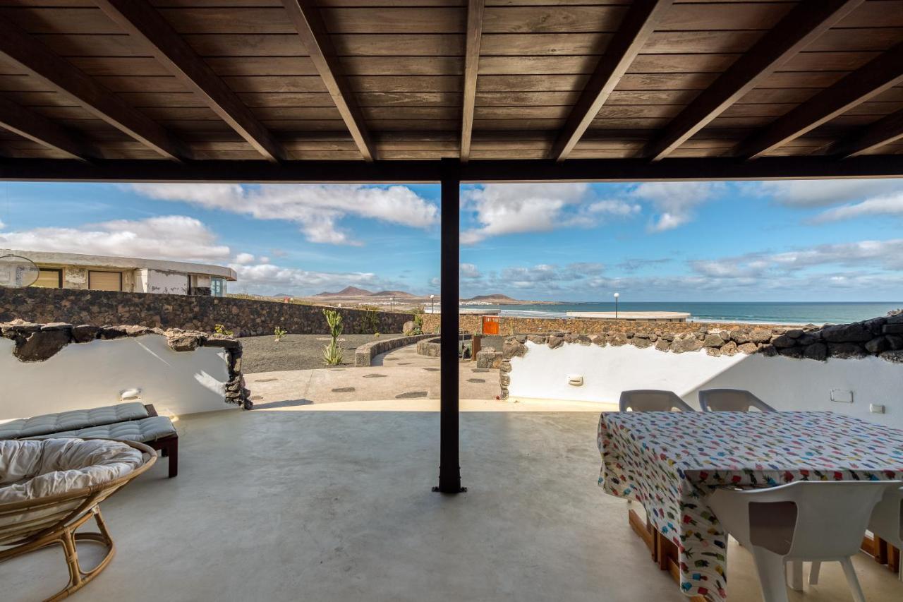 Villa Taguluche Famara Exteriör bild